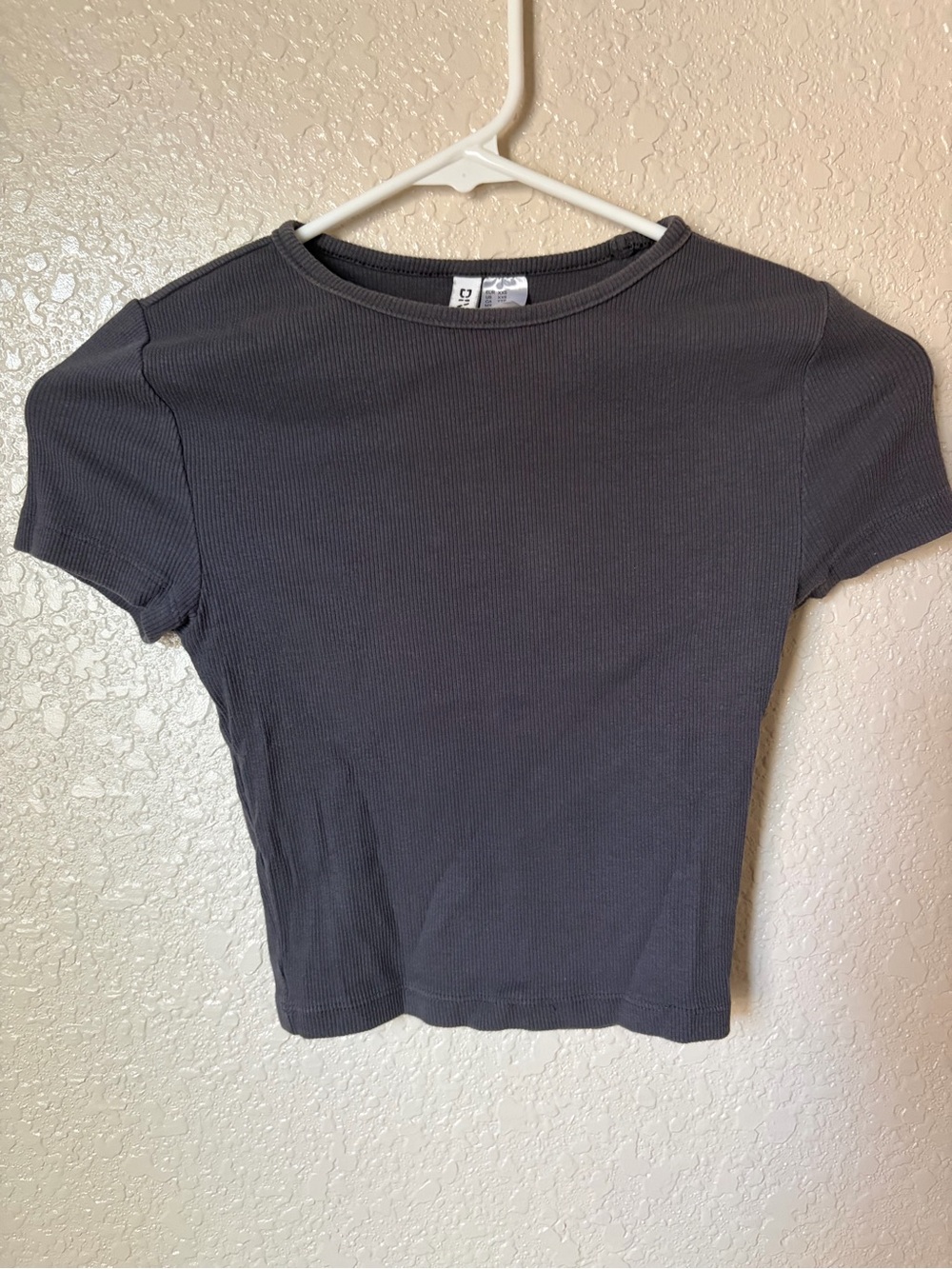 H&M Women’s Short Sleeve Ribbed Tee - Picture 1 of 3
